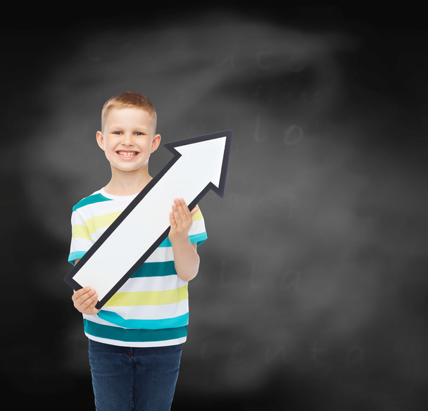 smiling little boy with blank arrow pointing right - Fotoğraf, Görsel