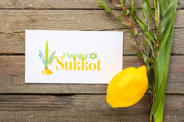 Symbole festiwalu Sukkot na drewnianym tle - Zdjęcie, obraz