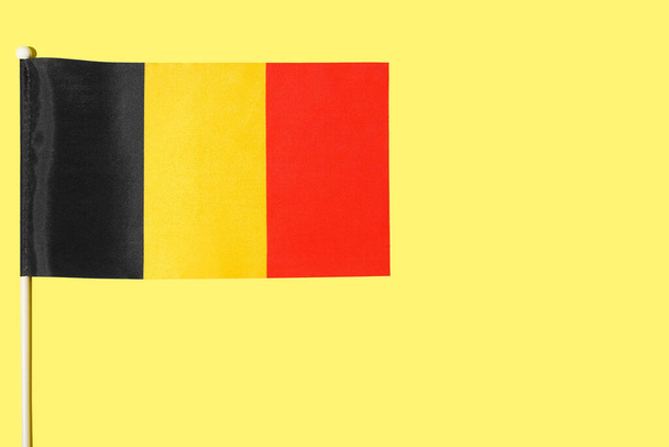 Flaga Belgii na tle koloru - Zdjęcie, obraz