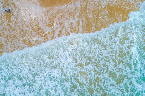 Zeezicht zeestrand turquoise zeeën water azuurblauw strand natuur zomer vakantie achtergrond - Foto, afbeelding