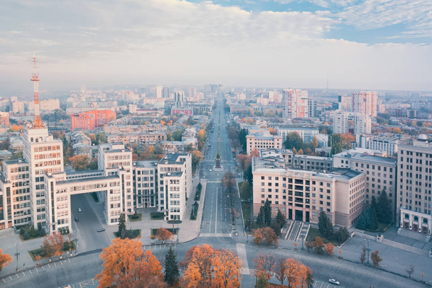 Derzhprom and Karazin University in Kharkiv. View of Nauky Prospect. Aerial shot at autumn morning. - Foto, imagen