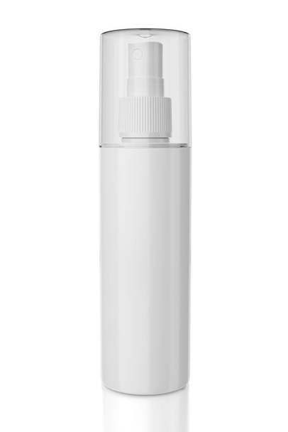 Frasco de spray de plástico cosmético em branco isolado sobre fundo branco. Ilustração de renderização 3D. - Foto, Imagem