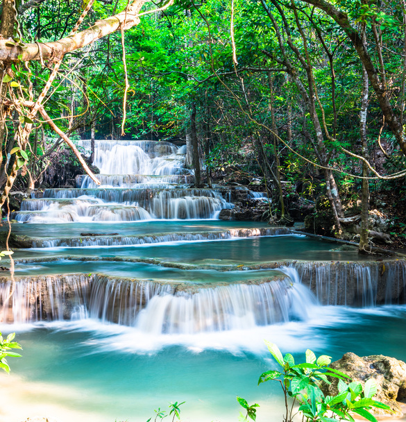 Huay mae khamin waterval, kanchanaburi provincie. - Foto, afbeelding