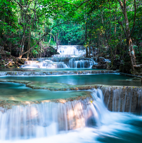 Водоспад в Хуай mae khamin Національний парк, Таїланд - Фото, зображення