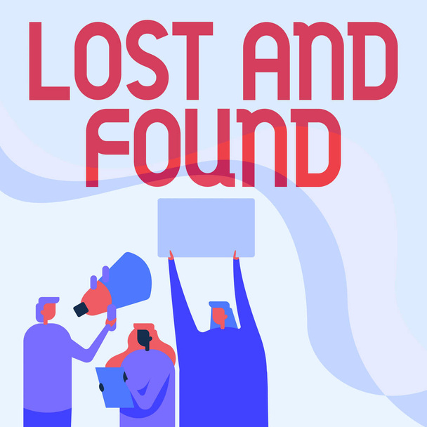 Handschriftlicher Text Lost And Found. Unternehmen nähern sich einem Ort, an dem verlorene Gegenstände aufbewahrt werden, bis sie zurückgefordert werden.. - Foto, Bild