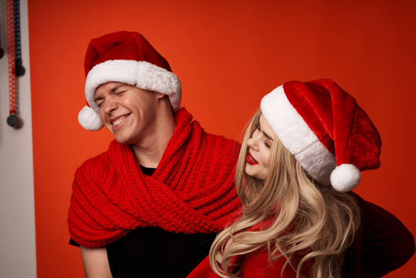 Familie in Weihnachtsmann Hüte Spaß Neujahr Urlaub isoliert Hintergrund - Foto, Bild