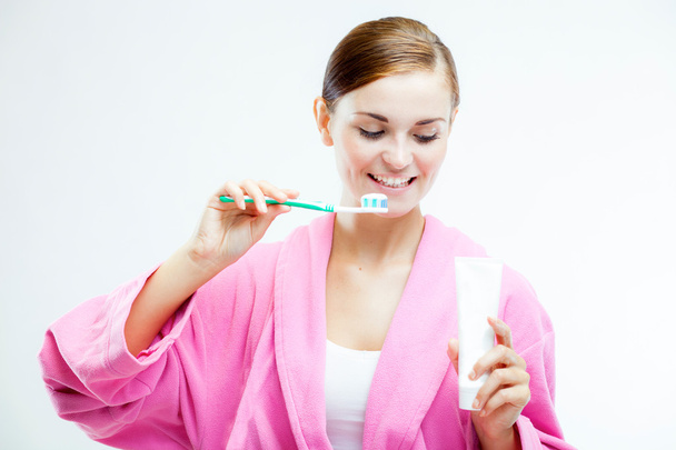 Woman with toothbrush and tooth paste tube - Foto, Bild