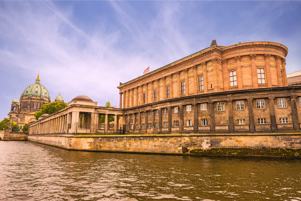 Ilha dos Museus (Museumsinsel) em Berlim
 - Foto, Imagem