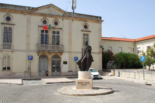 Denkmal für Manuel Passos, Jurist und Politiker des 19. Jahrhunderts, eine der bedeutendsten Persönlichkeiten des portugiesischen Liberalismus, Santarem, Portugal - 11. Juli 2021 - Foto, Bild