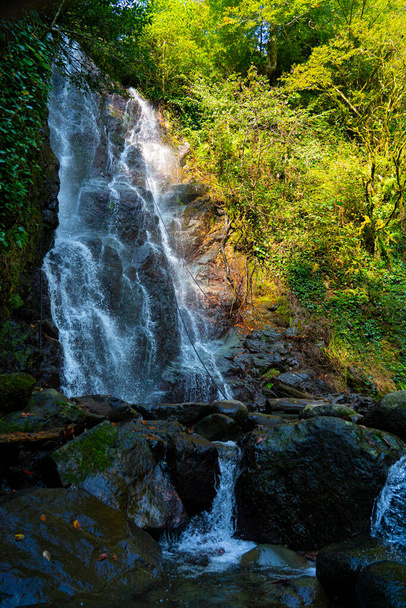 Mirveti-Wasserfall, bergiges Adjara, Georgien - Foto, Bild
