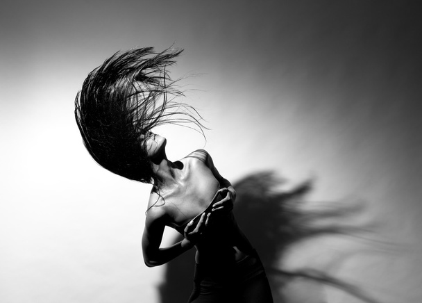 Girl with flowing hair - 写真・画像