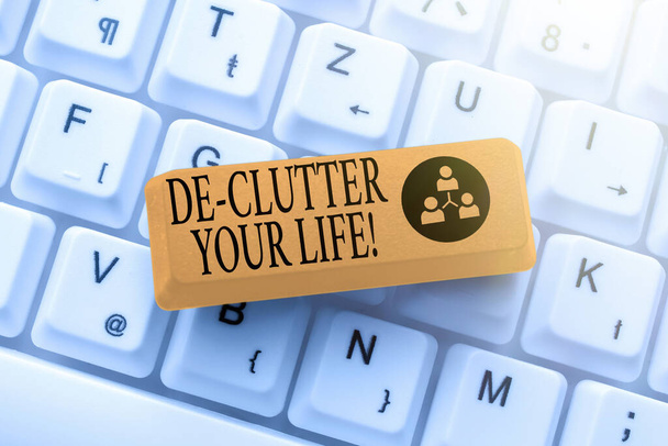 Вдохновение показывает знак "De Clutter Your Life". Бизнес-подход удаляет ненужные элементы из неопрятных или переполненных мест - Фото, изображение