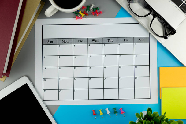 Kalenderplan Geschäftstätigkeit oder Aktivitäten monatlich durchführen. - Foto, Bild
