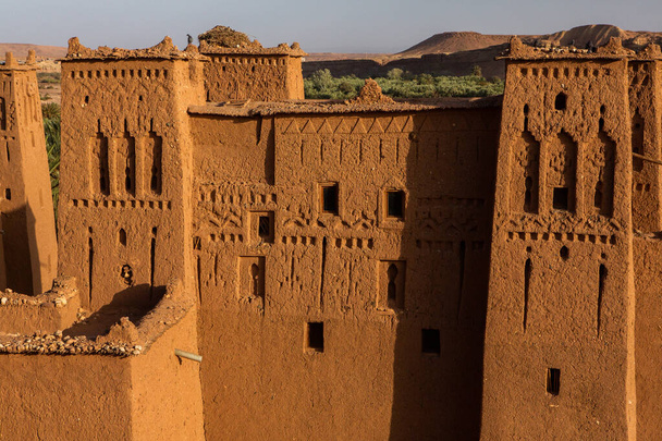 Kasbah Ait ben Haddou in Marokko. Festungen und traditionelle Lehmhäuser aus der Sahara.  - Foto, Bild