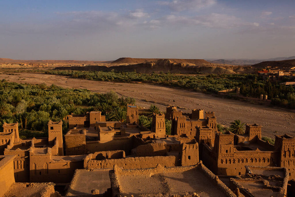 Касба Айт бен Хадду в Марокко. Крепости и традиционные глиняные дома из пустыни Сахара.  - Фото, изображение