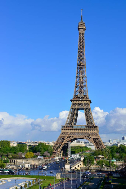 Eiffel Tower - the soul of Paris - Фото, изображение
