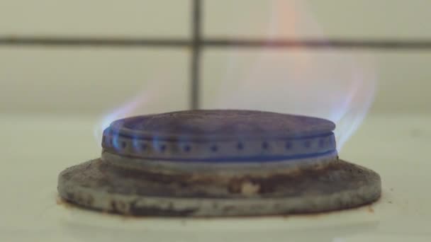 Φλόγα καύσης στον καυστήρα αερίου - Πλάνα, βίντεο