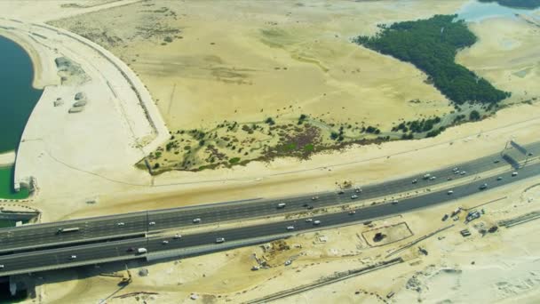 Αεροφωτογραφία της ερήμου ταχείας κυκλοφορίας Ντουμπάι - Πλάνα, βίντεο