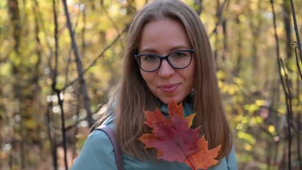 güzel bir sonbahar kadın - Video, Çekim