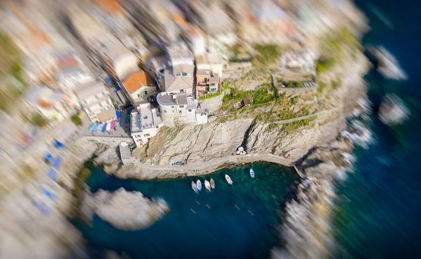 Bovenaanzicht op Cinque Terre kleurrijke gebouwen - Five Lands, Italië. - Foto, afbeelding