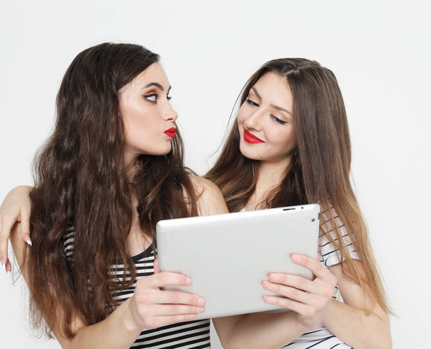 Lifestyle, tehnology and people concept: Two young female friends with digital tablet - Фото, зображення