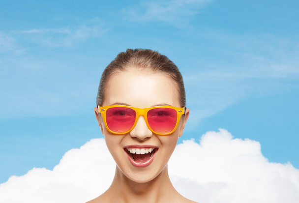 happy teenage girl in pink sunglasses - Zdjęcie, obraz