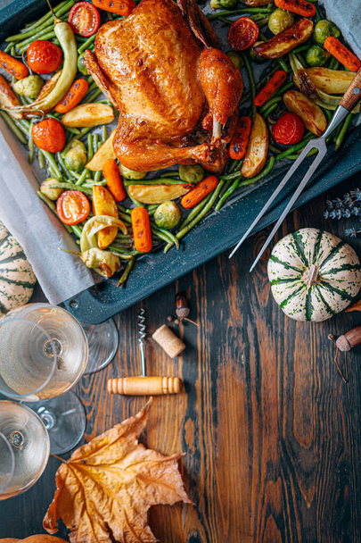romantic dinner for two of baked chicken and baked vegetables - Fotoğraf, Görsel