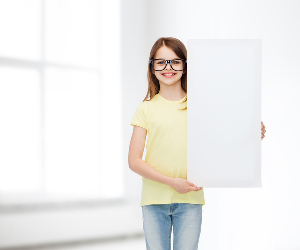 little girl wearing eyeglasses with blank board - Fotografie, Obrázek