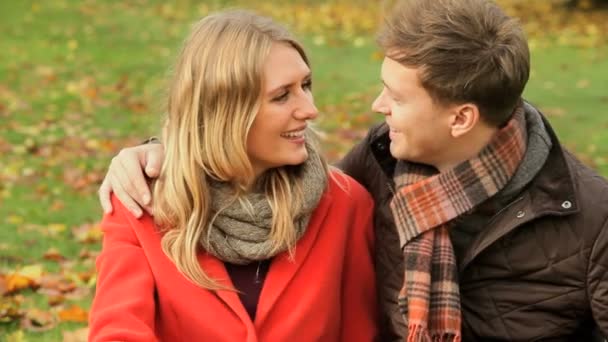 Paar genießt gesunden Lebensstil im Freien - Filmmaterial, Video