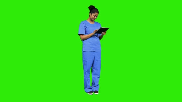 Enfermera usando tableta digital
 - Metraje, vídeo