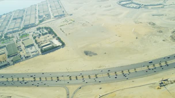 Vista aérea de la autopista del desierto Dubai
 - Imágenes, Vídeo