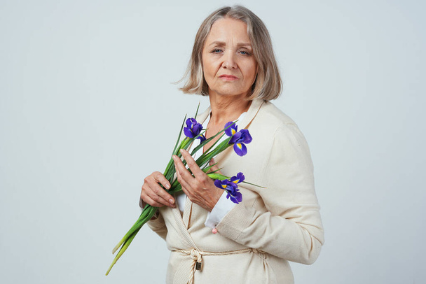 elderly woman with a bouquet of flowers gift caring birthday - Фото, зображення
