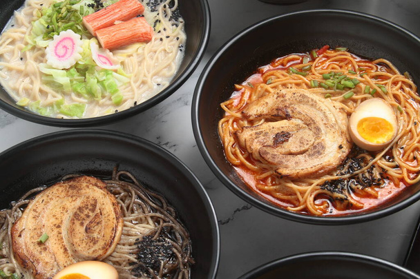Foto de comida japonesa recém-feita, variada Ramen e Gyoza. - Foto, Imagem