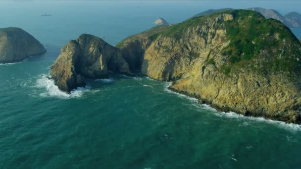 Havadan görünümü kayalık sahil Adaları nr hong kong - Video, Çekim
