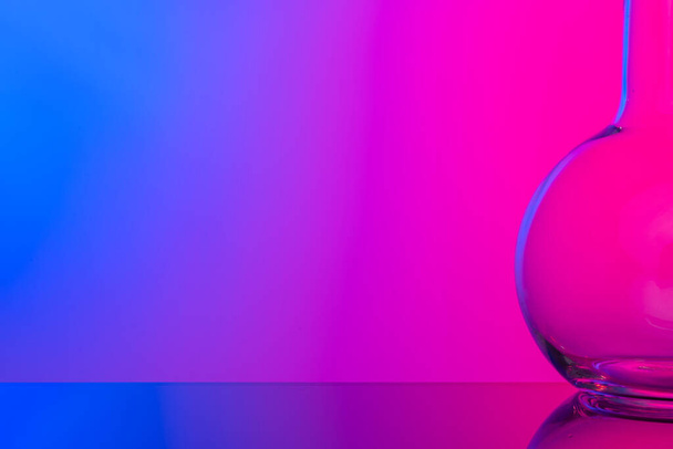 Chemical glassware close up on neon pink-purple background - 写真・画像