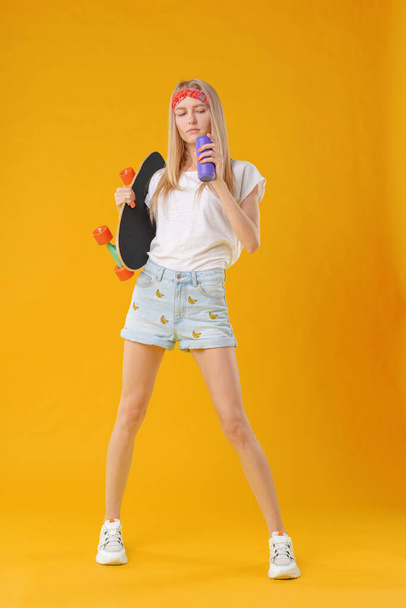 Beautiful and fashion teenager posing with a skateboard in studio - Valokuva, kuva