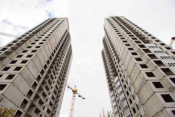 Bouw van nieuwe gebouwen met meerdere verdiepingen in de buurt van de universiteit van Taras Shevchenko - Foto, afbeelding