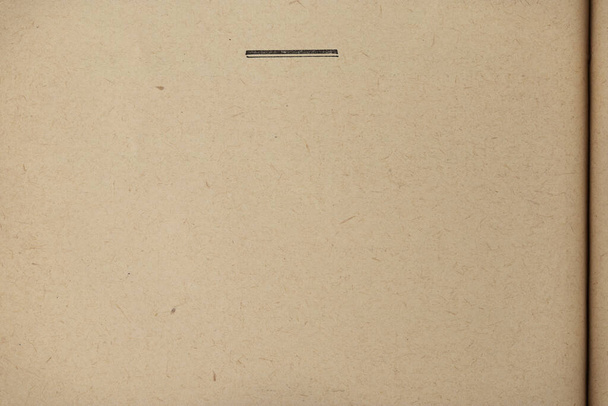 papier teinté jaune, texture, vieilles feuilles d'un livre, isoler sur un fond blanc - Photo, image