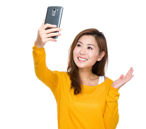 Nainen ottaa selfie
 - Valokuva, kuva