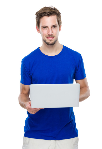Man use of laptop computer - Foto, afbeelding