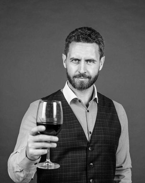 businessman drink red wine. cheers for happy valentines day. alcohol drinking. - Zdjęcie, obraz