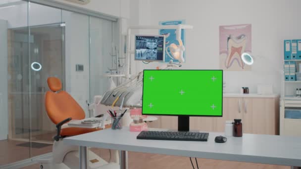 Nadie en el gabinete dental con pantalla verde en la computadora - Metraje, vídeo