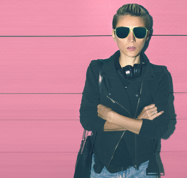 Fashion glamor girl on a pink background wall. urban style - Foto, Imagen