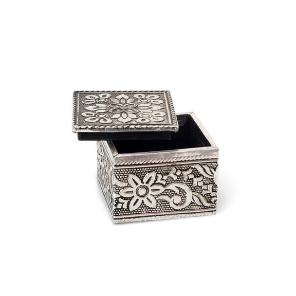 Caixa de jóias de prata aberta para um presente isolado em um fundo branco. Elemento de design com caminho de recorte - Foto, Imagem