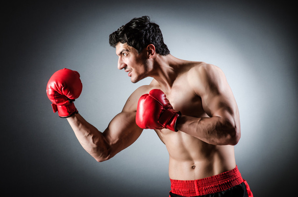 Мышечные боксерские красные перчатки - Фото, изображение