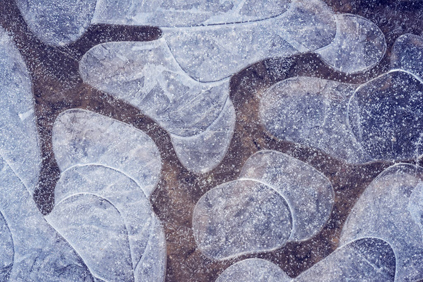 Bizarní vzory zamrzlé vody, přirozené zimní abstraktní pozadí, makro obraz - Fotografie, Obrázek