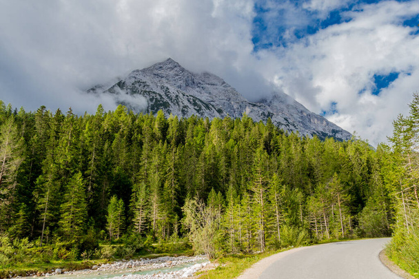 Dovolená Pocit kolem krásné Leutasch Valley v Tyrolsku - Fotografie, Obrázek
