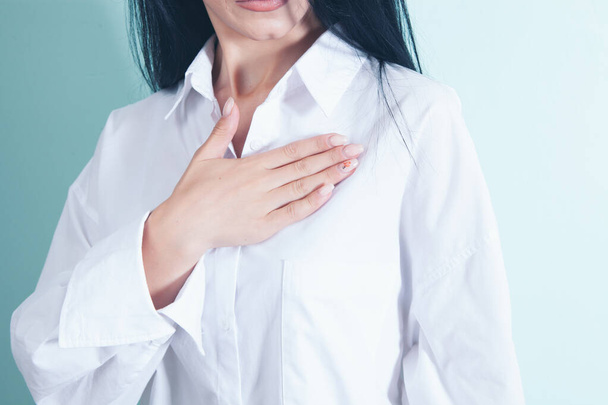 young girl has chest pain - Foto, imagen