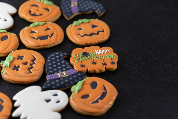 Bright Halloween gingerbread cookies on a black background - Φωτογραφία, εικόνα