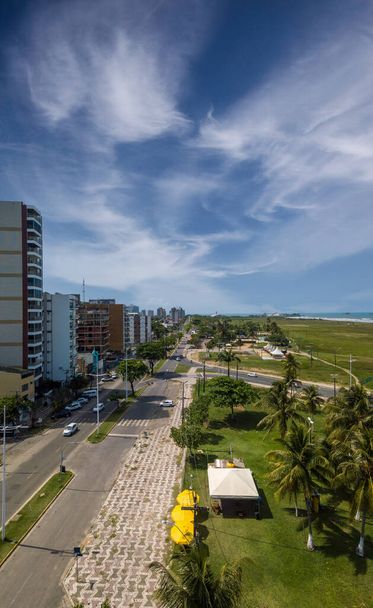 Vue aérienne de l'avenue Soares Lopes dans la ville d'Ilheus Bahia Brésil. - Photo, image